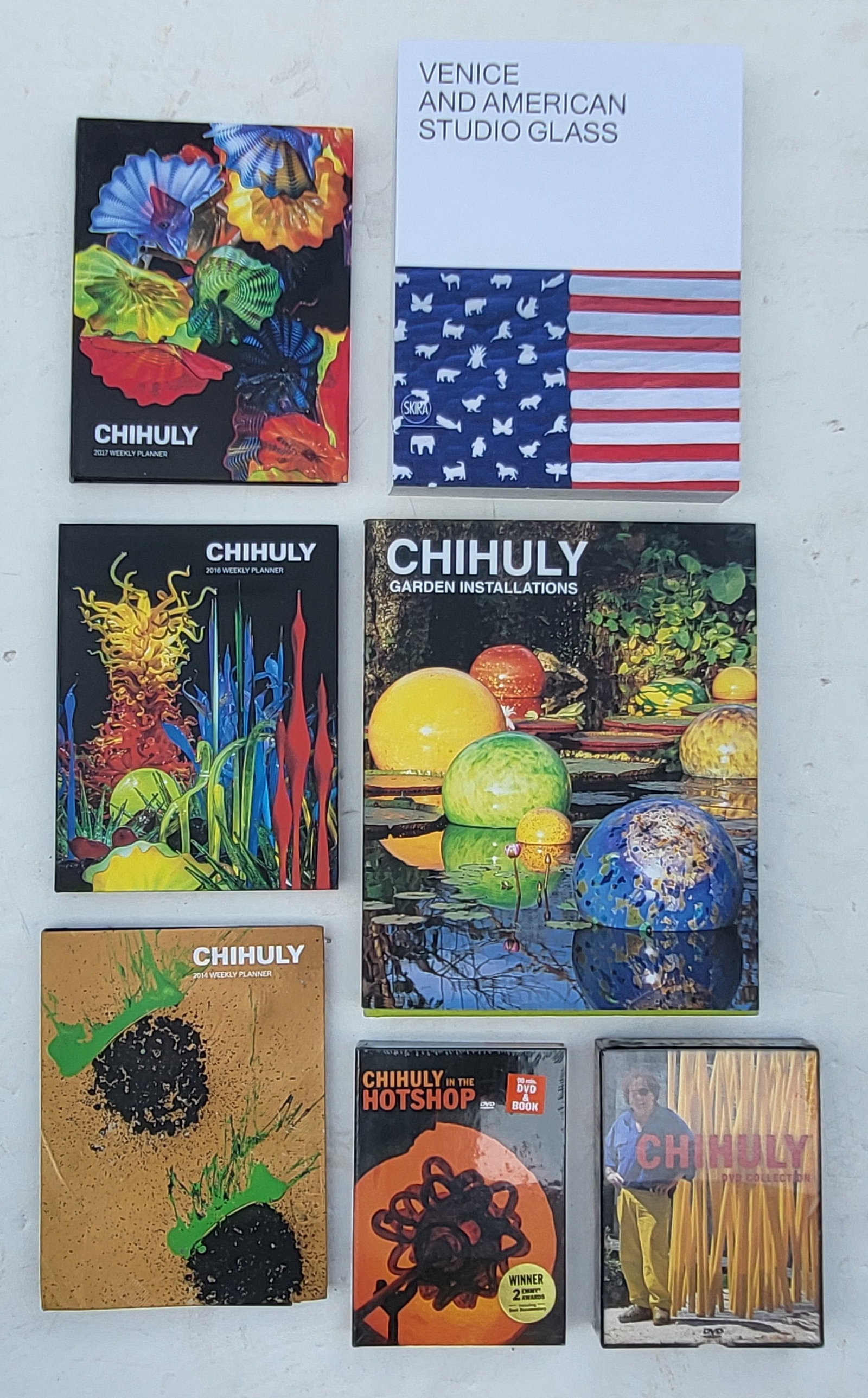 Nice Book Lot 2 Of 8 Six Dale Chihuly Books DVD Calendar Etc Items Garden Installations 3 Weekly: Nice Book Lot 2 Of 8 Six Dale Chihuly Books DVD Calendar Etc Items Garden Installations 3 Weekly Planners 2 Sealed DVDs Plus Venice And American Studio Glass Large Paperback And Nancy Callan Postcard.
