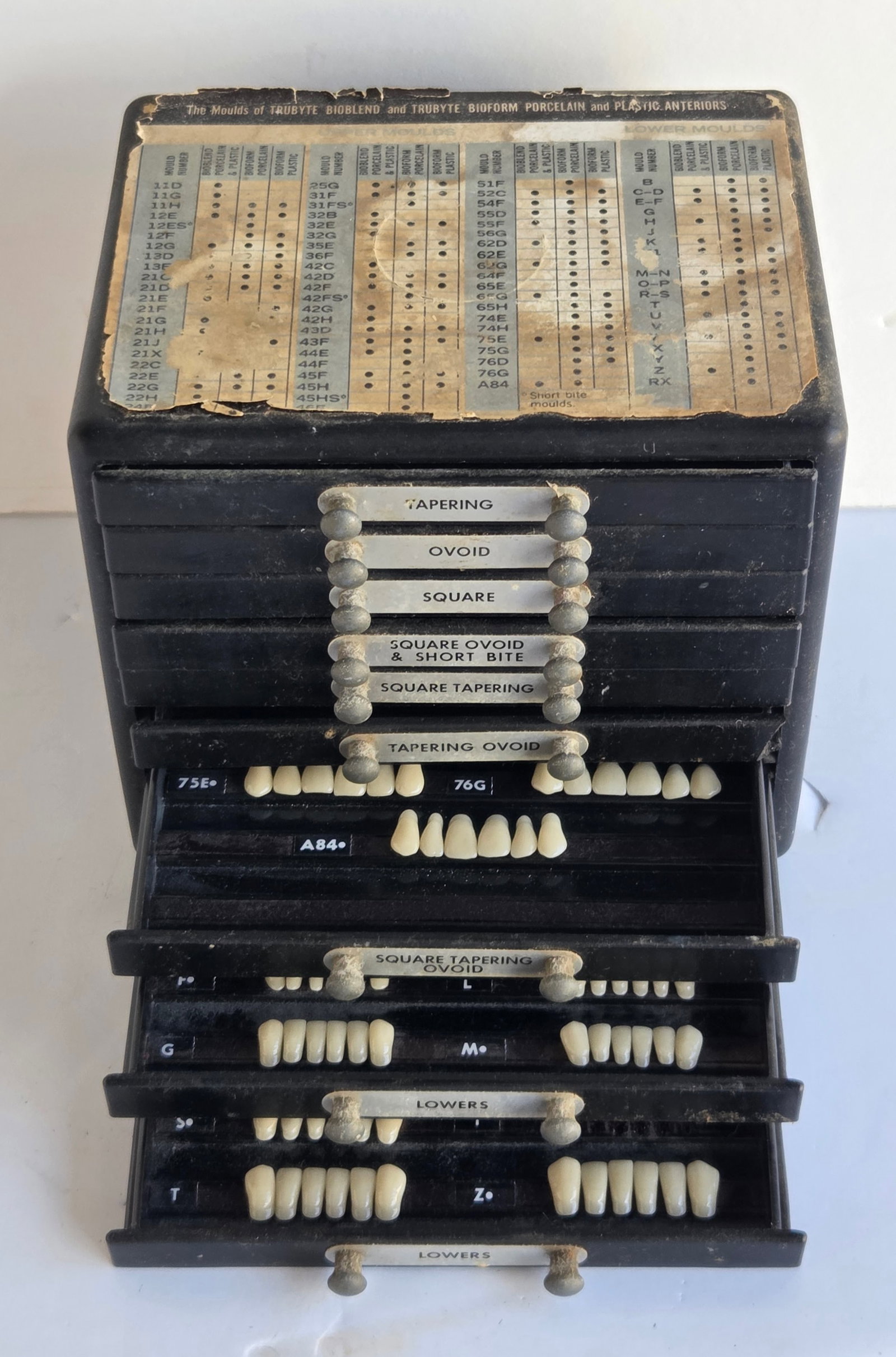 Vintage Industrial Tooth Implant Dental Teeth Dentist Sample Tray Box Case Set: Vintage Industrial Tooth Implant Dental Teeth Dentist Sample Tray Box Case Set. Case measures 7 X 5.5 X 6.75 inches. Provenance: Property of a Florida Gulf Coast funeral industry professional who in t