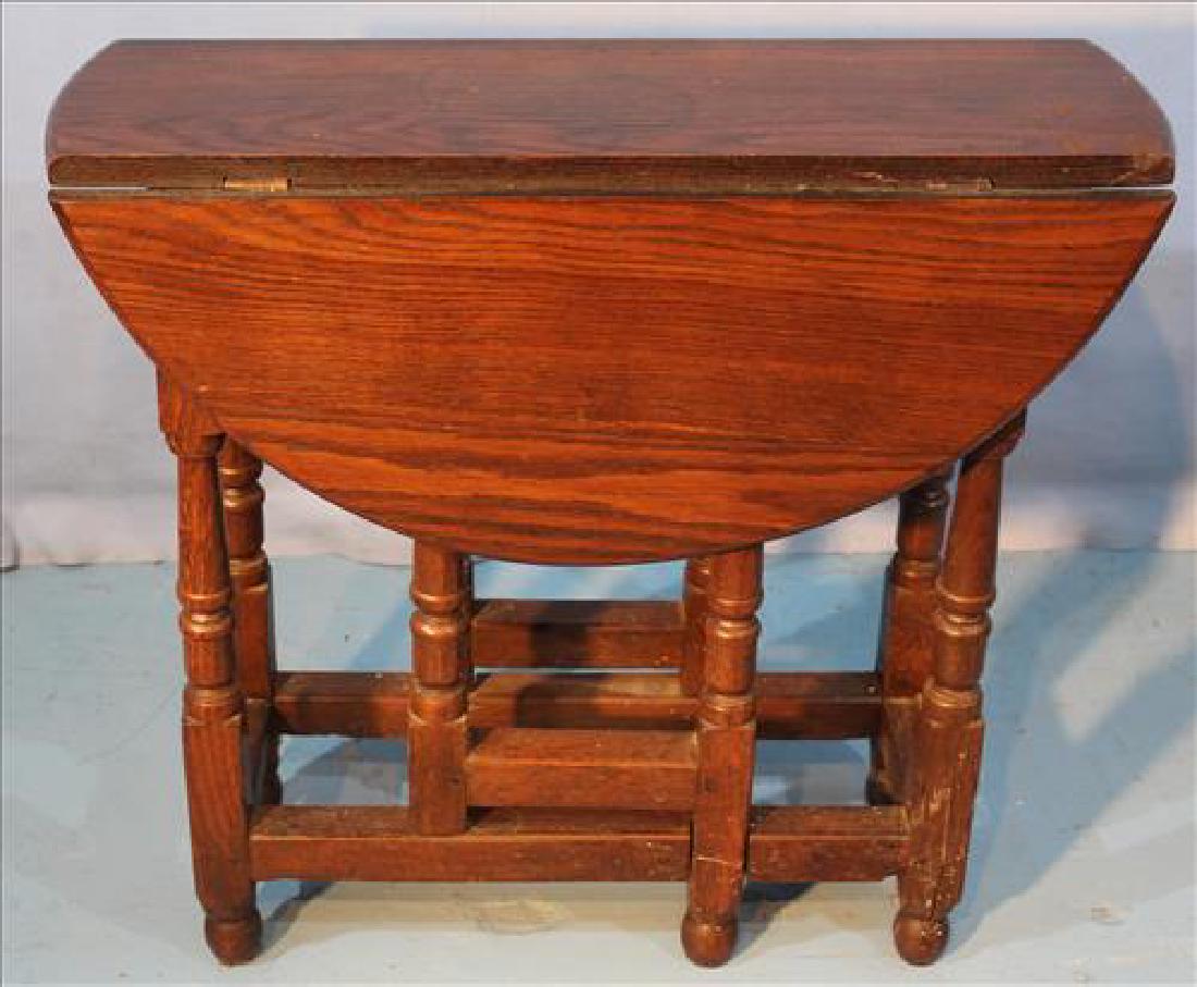 Small oak gate leg table with original finish (1 of 3)
