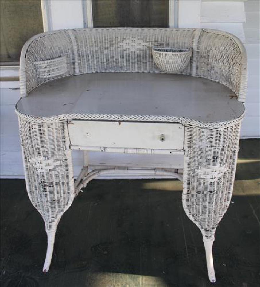 White wicker desk with drawer (1 of 3)