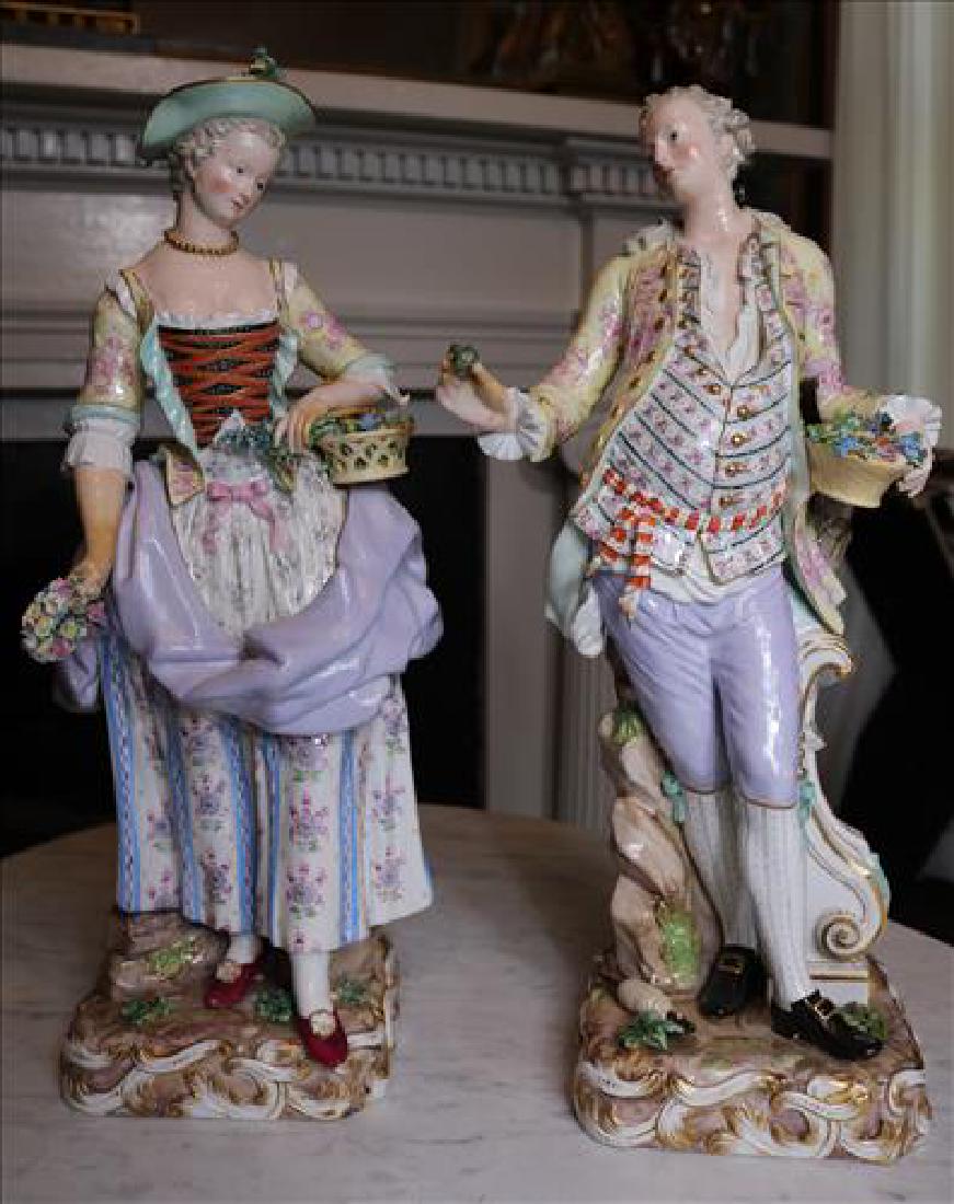 Pair Meissen figurines of French lady and gentleman (1 of 7)