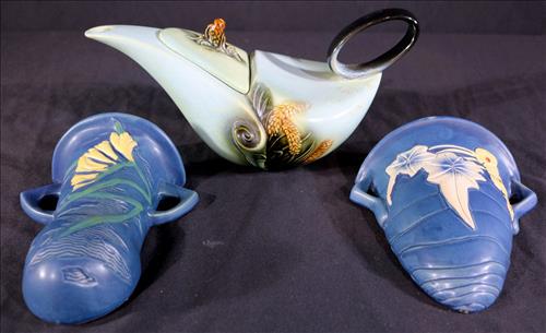3 pieces, pair wall pockets and tea pot (1 of 2)