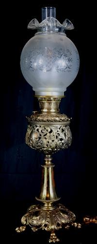 Victorian brass oil lamp with shade (1 of 5)