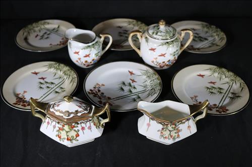 6 pieces of H.P. china tea set: 6 pieces of H.P. china tea set, 2 sugar and creamers, 1 sugar bowl with damage