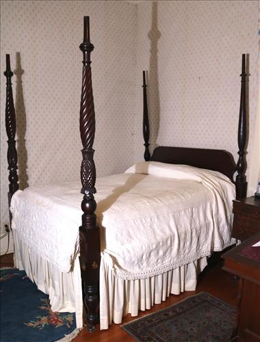 Early mahogany pineapple carved poster bed: Early period mahogany pineapple carved poster bed, 83 in. T, 68 in. L, 54 in. W.