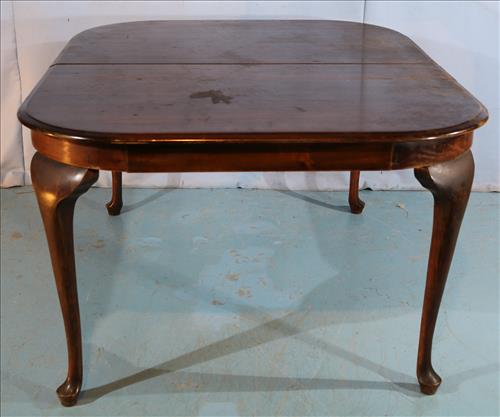Mahogany queen anne dining table: Mahogany queen anne dining table ca, 1920, 28.5 in. T, 44.5 in. W, 66 in. L.