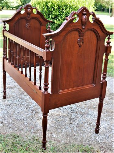 Walnut Victorian baby bed: Walnut Victorian baby bed, 50.5 in. T, 28.5 in. W. 48.5 in. L.