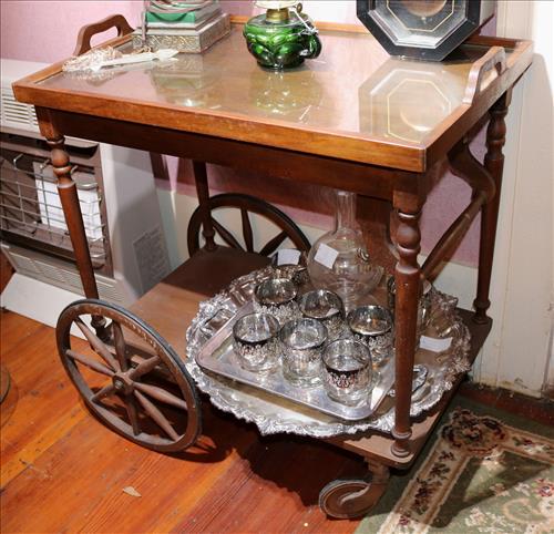 Mahogany tea cart with lift off tray: Mahogany tea cart with lift off tray, 30 in. T, 32 in. W, 17 in. D.
