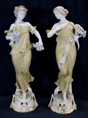 Pair of Royal Vienna porcelain figures (1 of 6)
