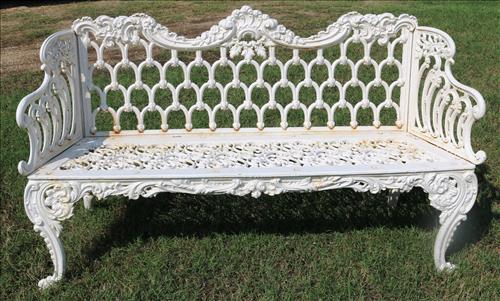 White cast iron garden bench, White House style (1 of 4)