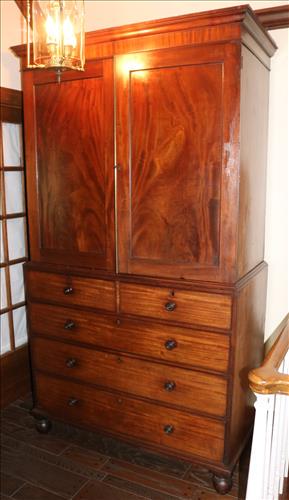 Period mahogany English linen press with 2 doors (1 of 4)