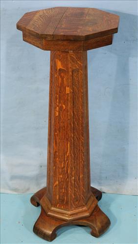 Oak quarter sawn pedestal, 36 in. T, 14 in. Dia.: Oak quarter sawn pedestal, 36 in. T, 14 in. Dia.