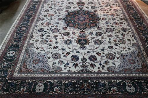 Beautiful hand knotted Persian rug w center medallion (1 of 5)