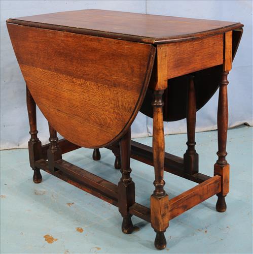 Oak English drop leaf cottage table with gate legs: Oak English drop leaf cottage table with gate legs, 29 in. T, 52 in. L, 36 in. W.