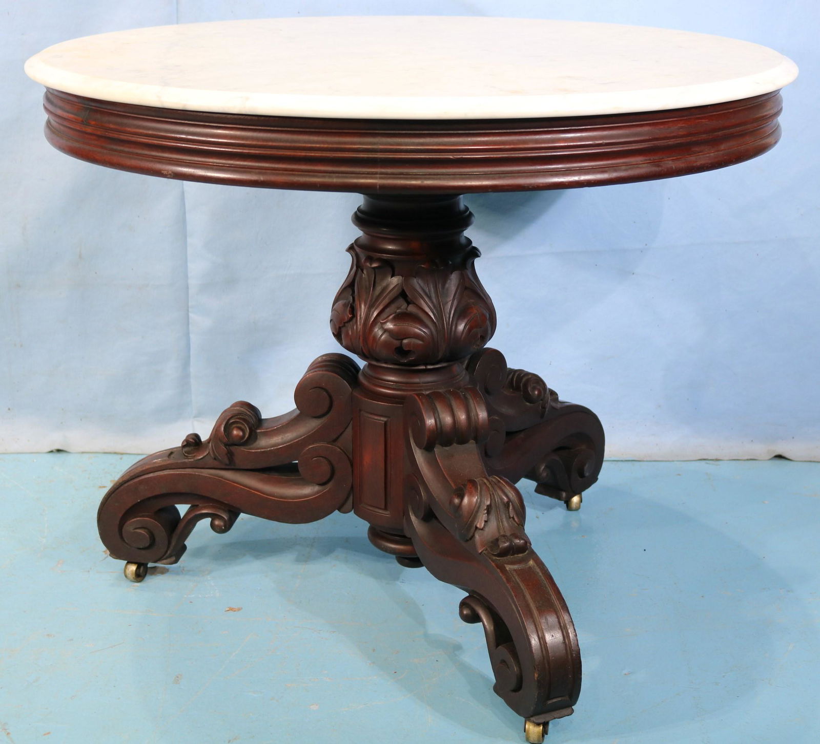 Mahogany Victorian center table with 3 legs (1 of 5)