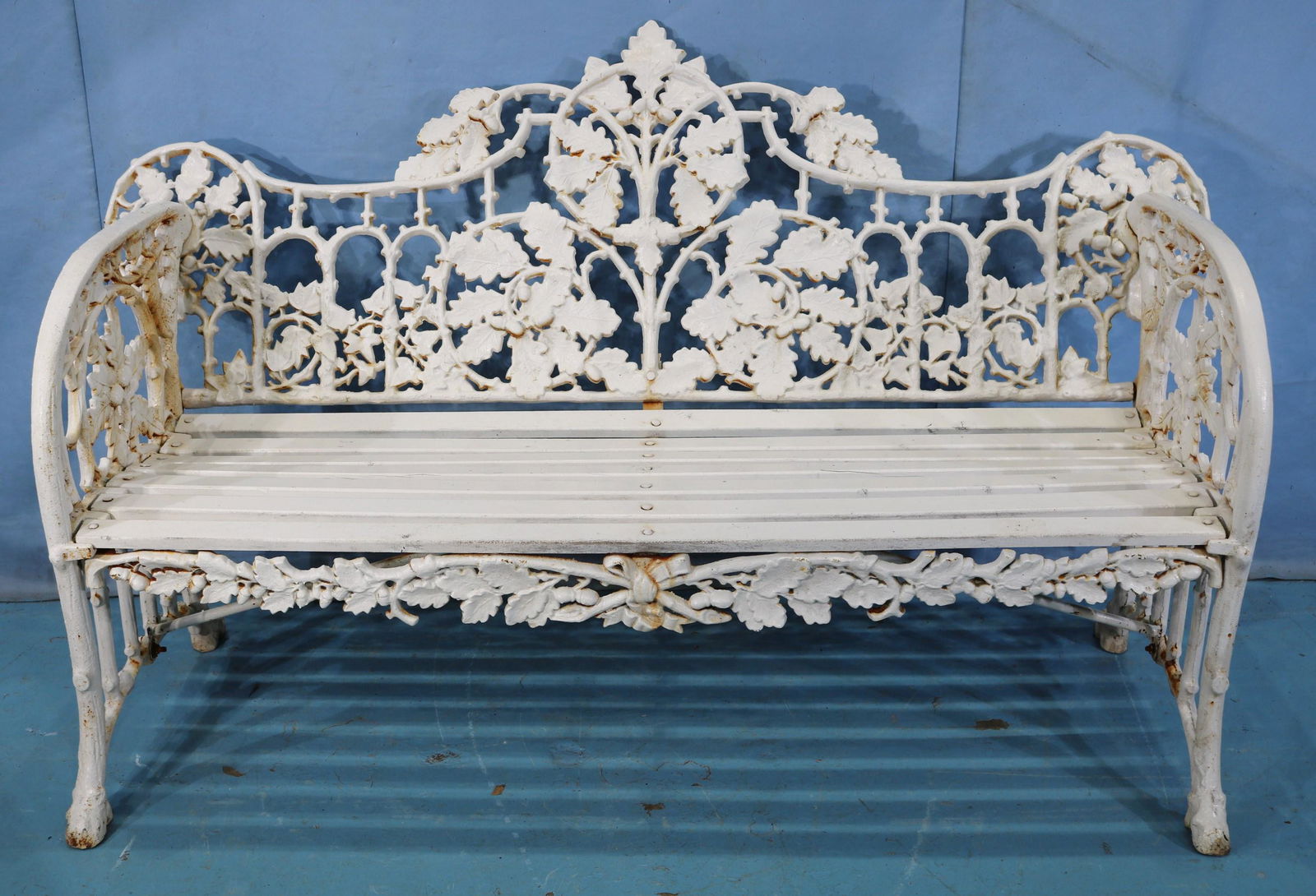 Cast iron garden bench in oak leaf pattern (1 of 5)