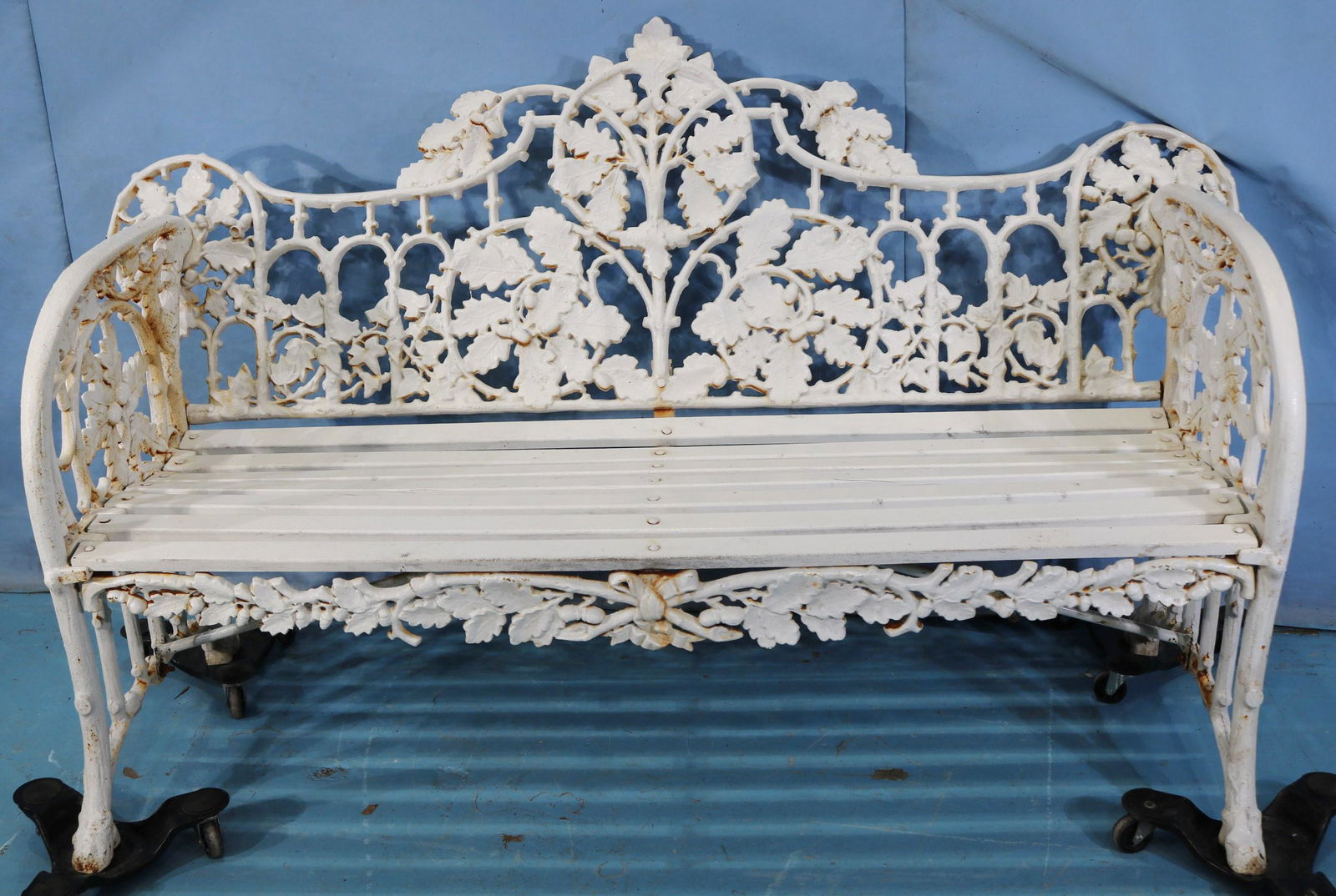 Cast iron garden bench in oak leaf pattern (1 of 5)
