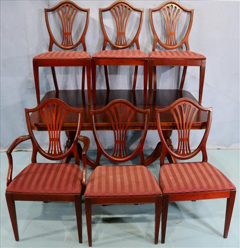 Set of 6 mahogany shield back dining chairs: Set of 6 mahogany shield back dining chairs along with a Duncan Phyfe dining table with leaf