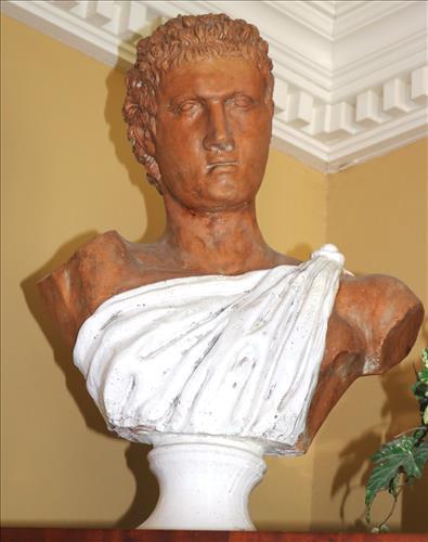 Terracotta Greek bust with wonderful detail (1 of 2)