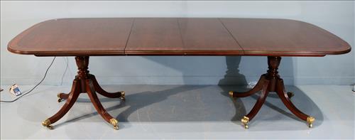 Mahogany banded dining table with 2 leaves (1 of 5)