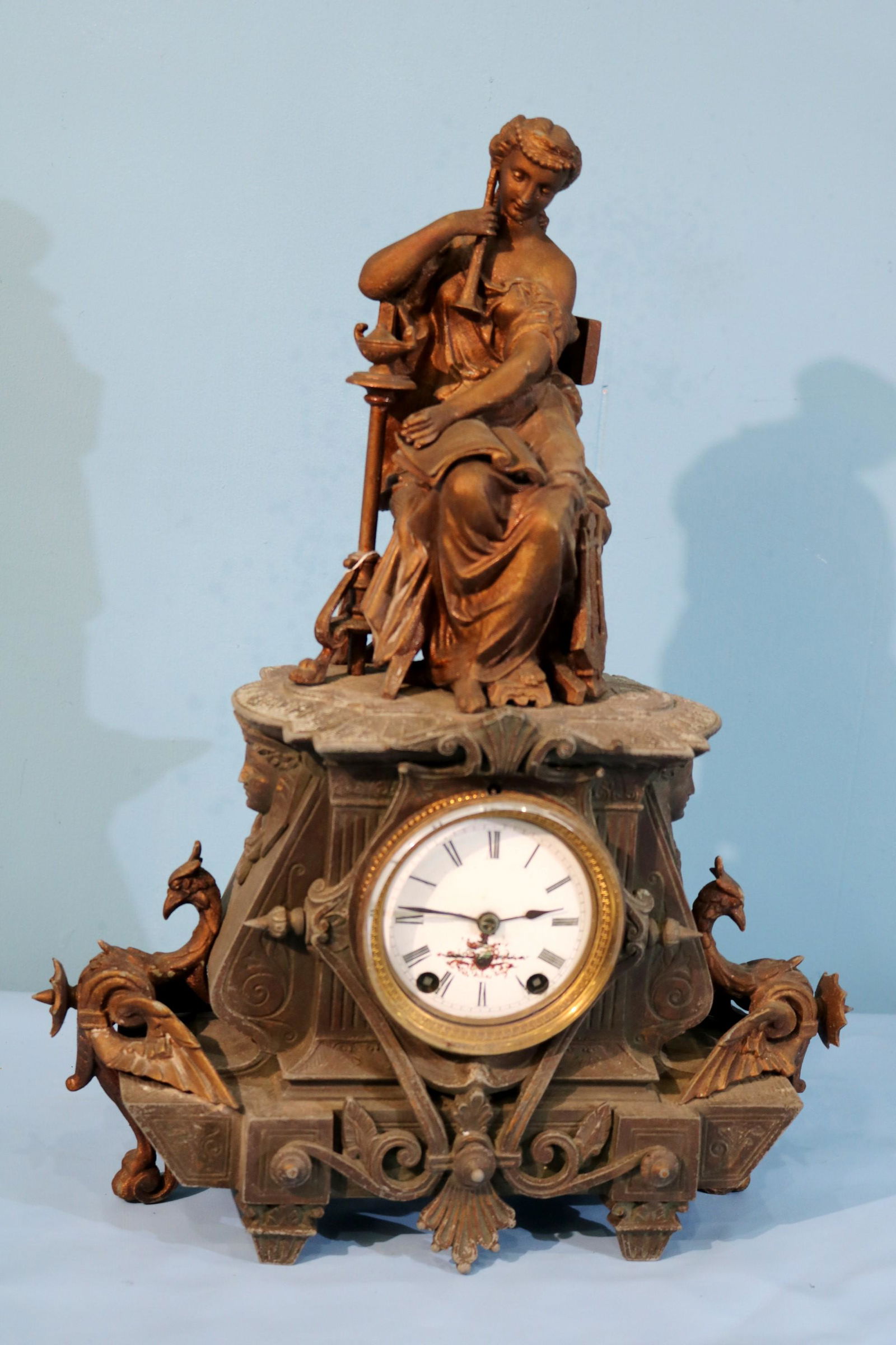 Cast iron figural mantle clock with key (1 of 6)