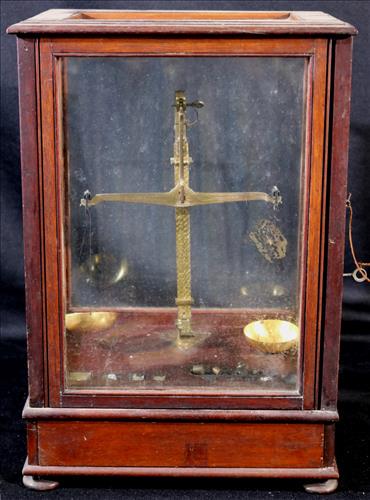 Set of gold scales inside original walnut box (1 of 3)