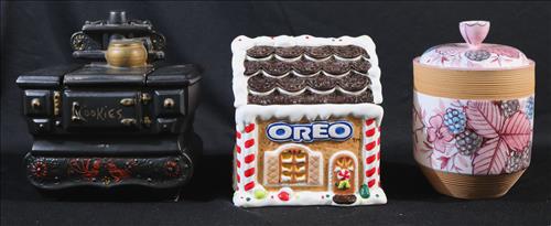 3 cookie jars, stove, oreo house and floral (1 of 4)