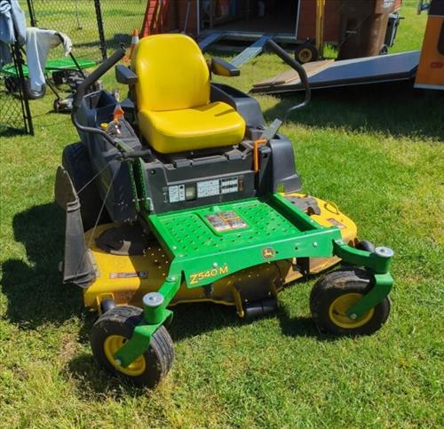 John Deere zero turn lawn mower with 54 in. Cut: John Deere zero turn lawn mower with 54 in. Cut, 3 years old like new, 24 horse power