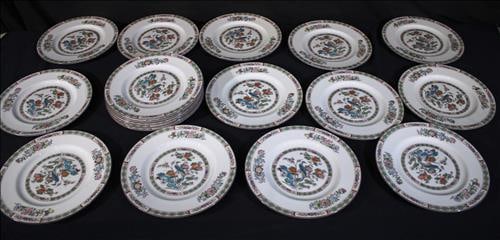 20 pieces of signed Wedgewood dinner plates (1 of 4)
