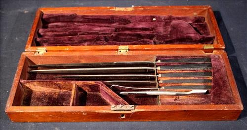 World War I Field surgeon kit in walnut box with brass plaque (1 of 3)