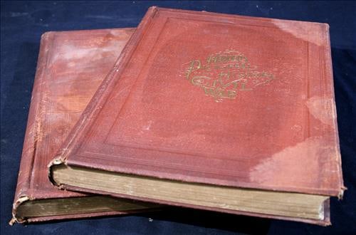 Harpers Pictorial History of Civil War, 1 has water damage: Harpers Pictorial History of Civil War, 1 has water damage but interior pages not damaged.