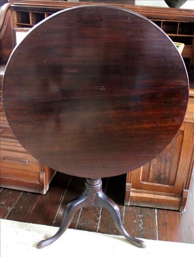 Beautiful period round tilt top table (1 of 3)