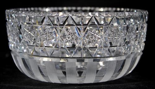 Small brilliant cut glass bowl signed Hawkes, 5 in. T, 6 in. Dia.: Small brilliant cut glass bowl signed Hawkes, 5 in. T, 6 in. Dia.