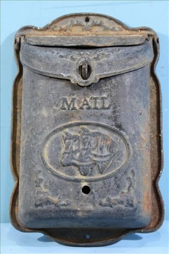 Old cast iron mailbox with double horses on front, 16 x 10 (1 of 3)