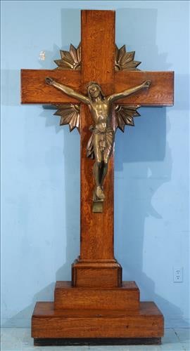 Unique bronze of Christ on the cross, 88.5 x 42 x 15.5: Unique bronze of Christ on the cross, the cross is made of oak and measures 88.5 x 42 x 15.5, ca. 1920