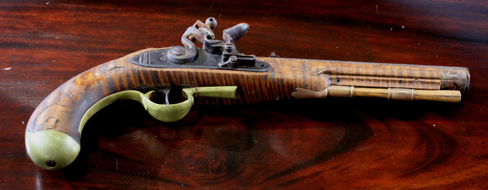 Old black powder gun, Revolutionary War style: Old black powder gun, Revolutionary War style, needs some restoration