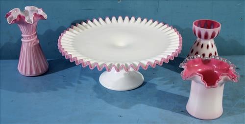 4 piece lot of hand blown white and pink vintage Fenton (1 of 4)