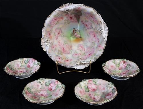 5 piece Royal Bayreuth berry bowl set in tapestry pattern (1 of 4)