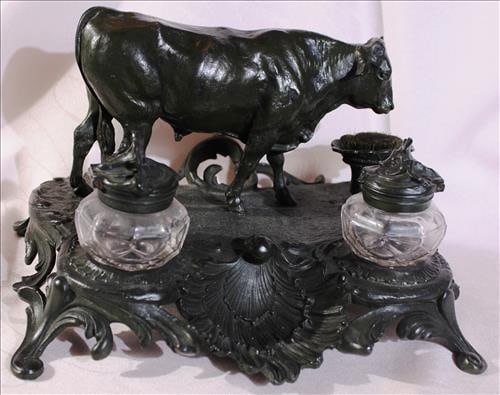 Bronze inkwell in the figure of a black cow, has damage to horn: Bronze inkwell in the figure of a black cow, has damage to horn