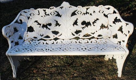 Heavy cast iron garden bench in fern pattern with nice sturdy legs