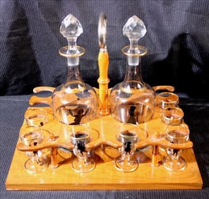 Liquor serving set with 2 decanters and 7 glasses with tray