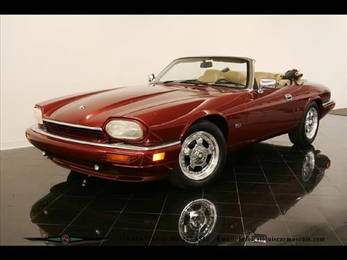 Jaguar, 1995 Model, 6 cylinder, once in museum, good condition.