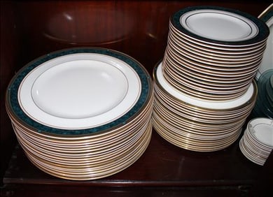 150 piece set of Royal Dalton China, Biltmore pattern