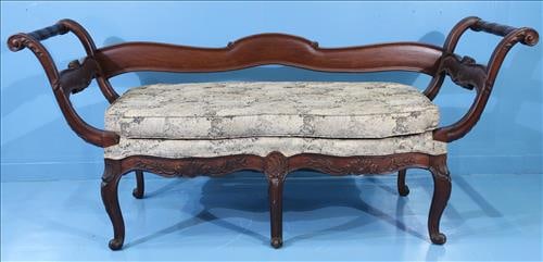 Queen Anne style mahagony courting sofa, 33 in. T, 76 in. W, 27 in. D