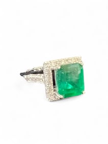 14K White Gold Ladies Emerald and Diamond Ring