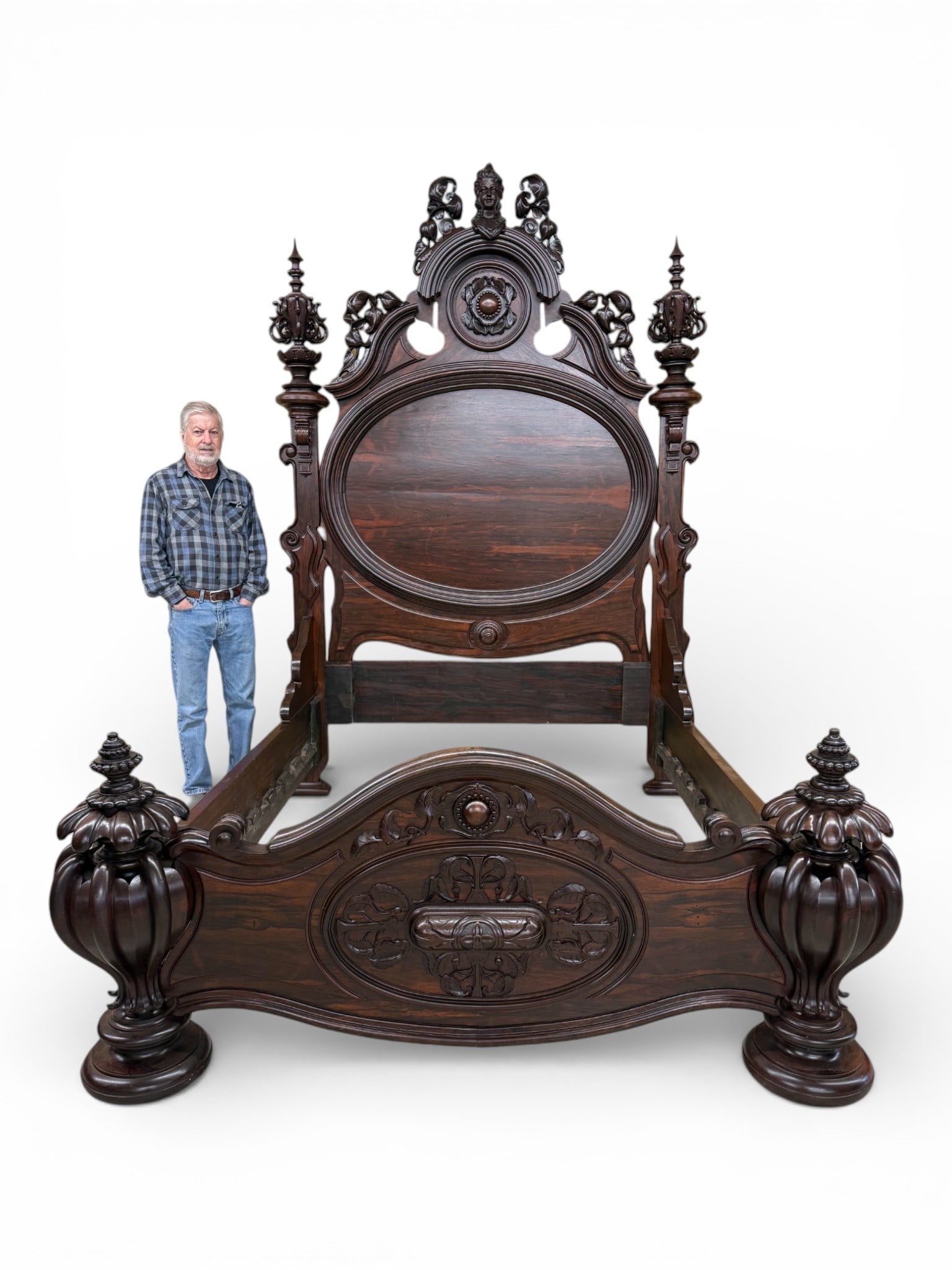 Attributed A. C. Richards, Cincinnati, Rosewood Victorian Bedstead, circa 1865–1875: An exceptional and monumental American Victorian bedstead attributed to A. C. Richards of Cincinnati, executed in richly figured rosewood and exhibiting the highest level of mid-19th-century cabinetma