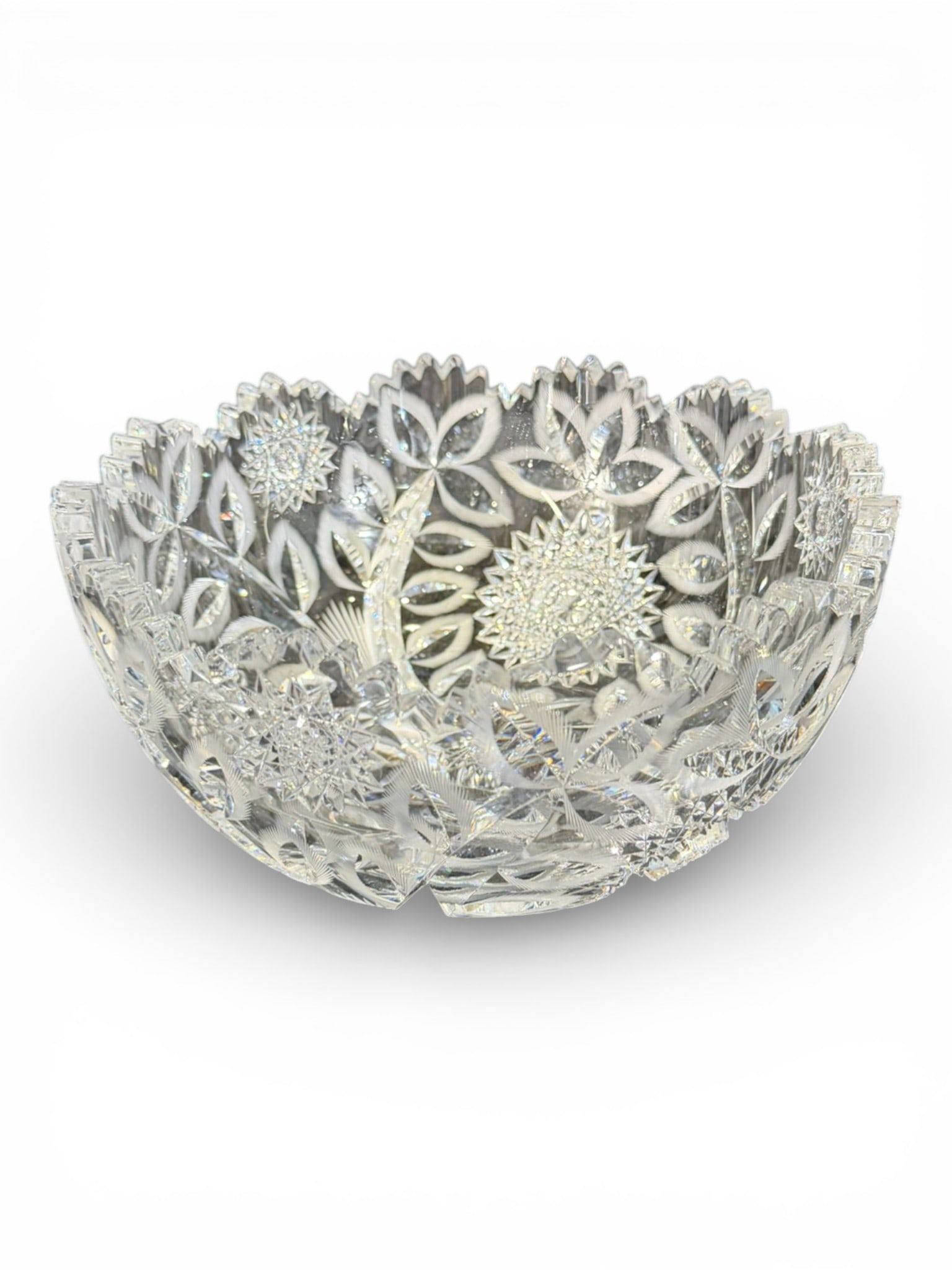 American Brilliant Period Cut Glass Bowl with Floral and Hobstar Motifs: An unusual American Brilliant Period cut glass bowl featuring elaborate floral, hobstar, and leaf decoration in deep, precise cutting. The bowl displays radiating hobstars framed within intersecting