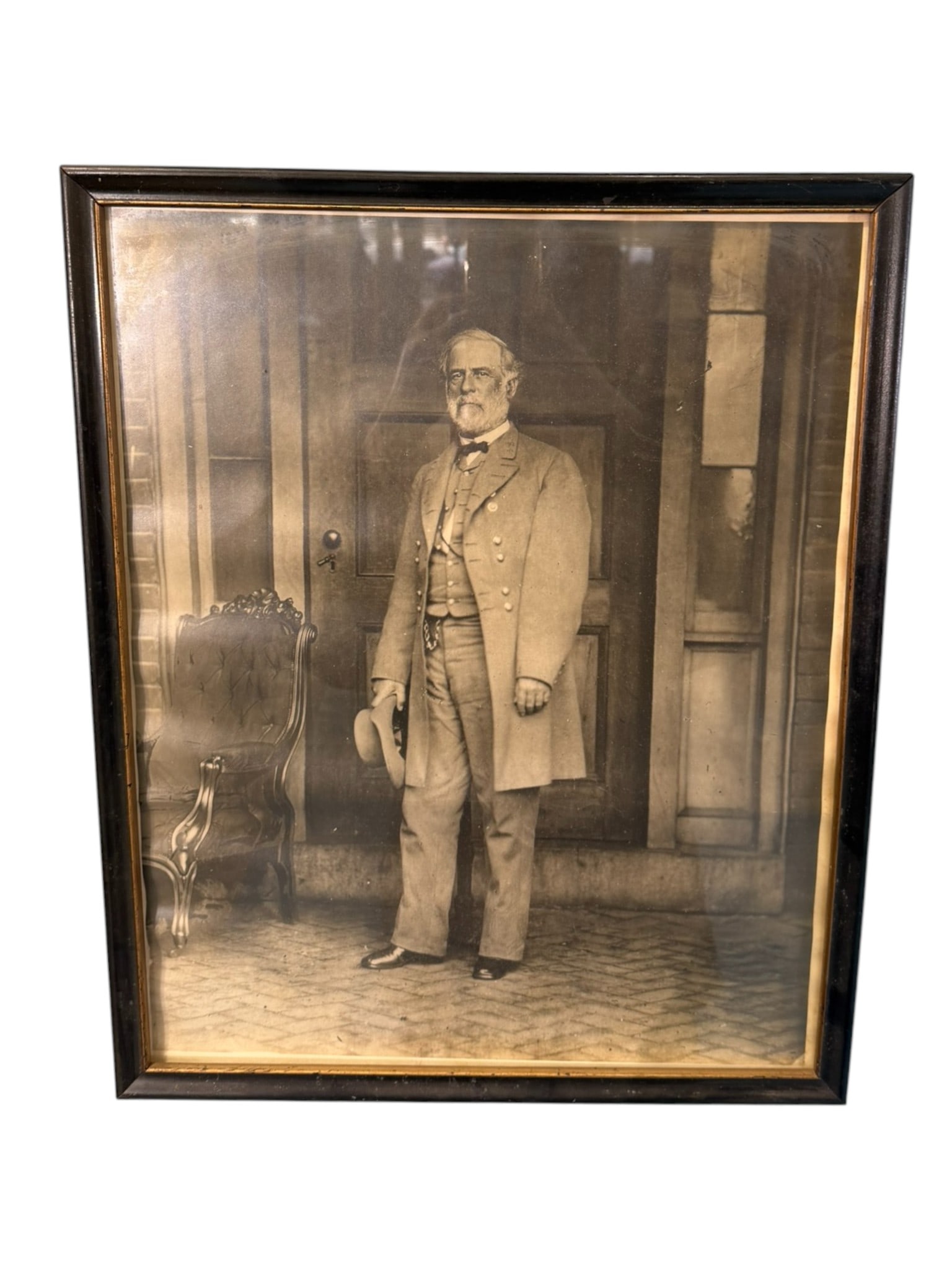 Group Lot – Framed Portrait of Robert E. Lee and “Lee’s Farewell Address?? Broadside (1 of 2)