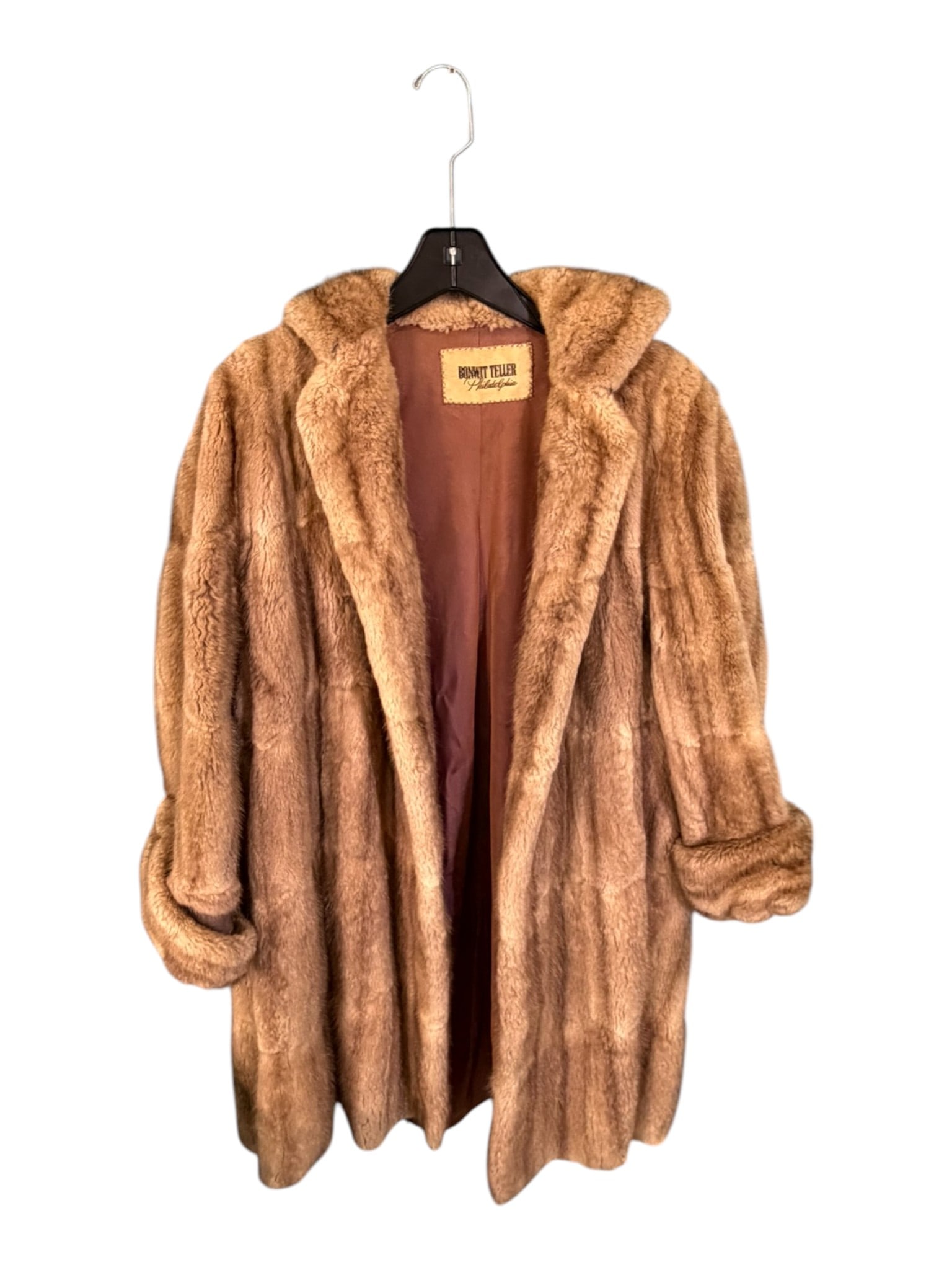Bonwit Teller Philadelphia Vintage Fur Coat: Elegant vintage ladies’ fur coat retailed by Bonwit Teller, Philadelphia, a renowned luxury department store celebrated for high-end fashion and fine outerwear in the early-to-mid 20th century. This