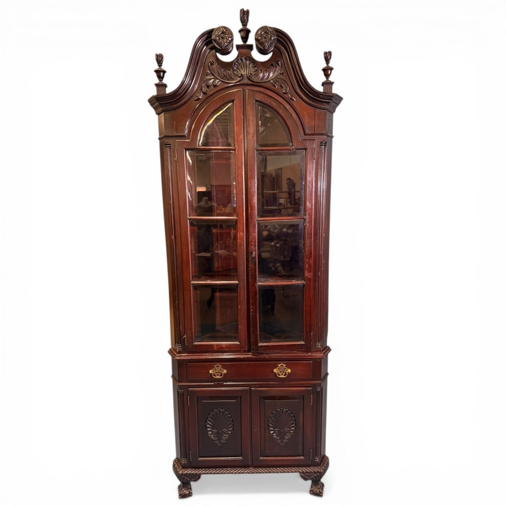 Mahogany Carved Corner Cabinet with Shell Motifs, B.B. Kromer Antique Furniture, New York: An elegant mahogany corner cabinet in the Chippendale Revival taste, label to reverse for B.B. Kromer Antique Furniture, New York, featuring a broken-arch pediment with carved shell and foliate